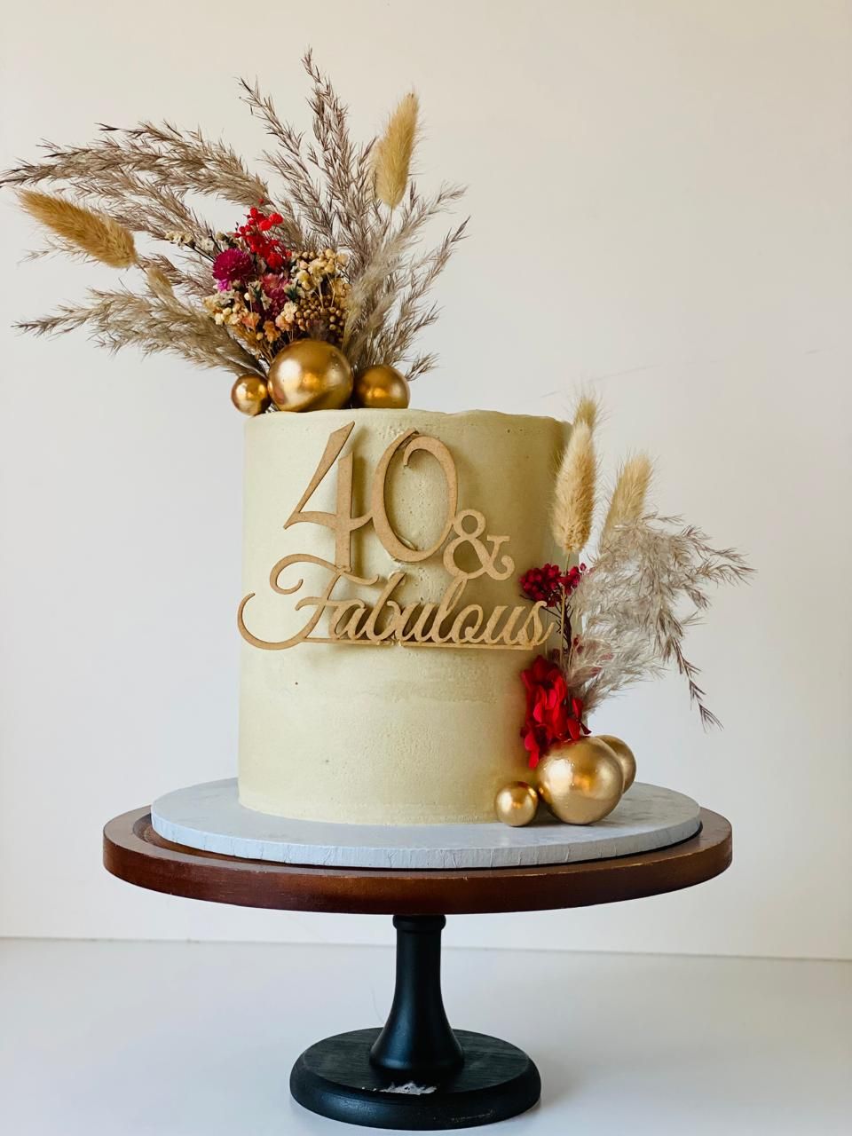 Pampas & Gold 40th — a custom cake by Sky Cakes